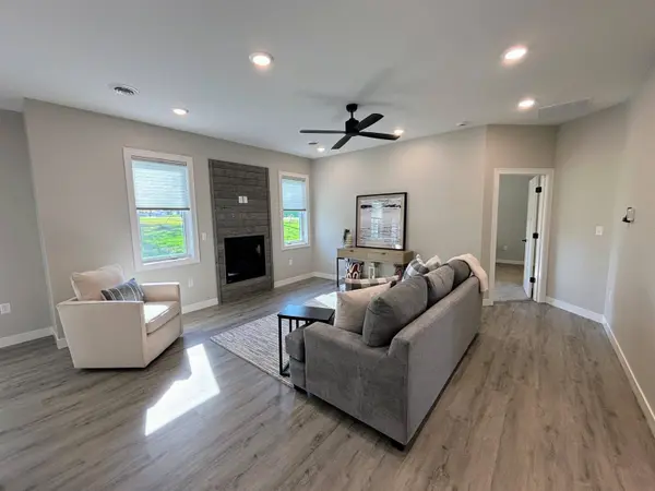 820 NW 4 AVE, Waukon, IA 52172