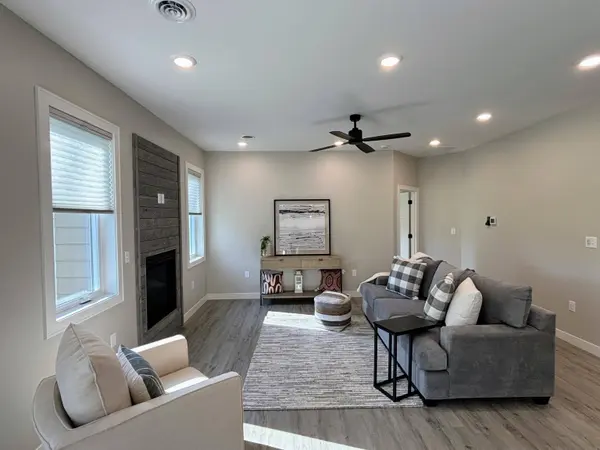 820 NW 4 AVE, Waukon, IA 52172