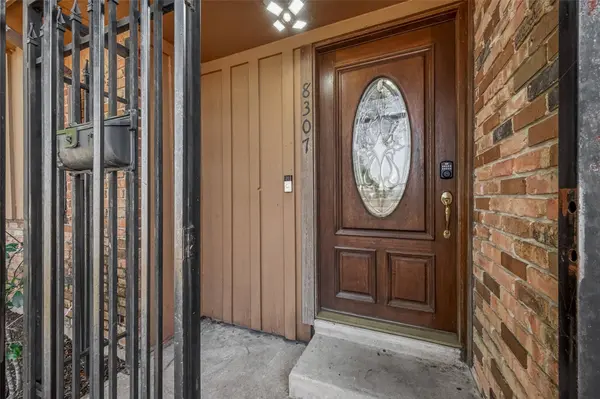 8307 Carvel LN, Houston, TX 77036