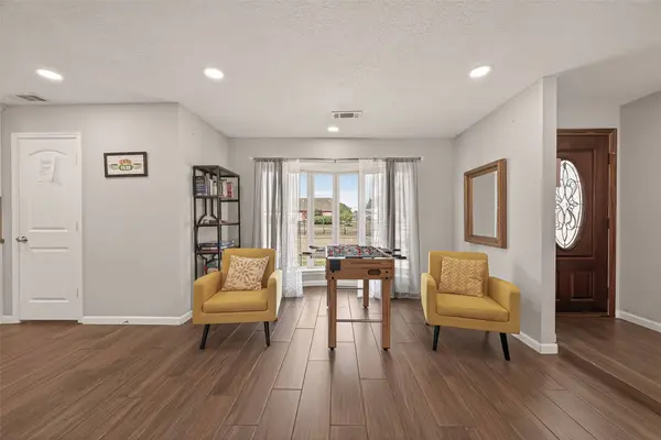 8307 Carvel LN, Houston, TX 77036