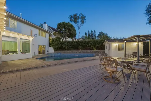 17132 Oak View, Encino, CA 91316