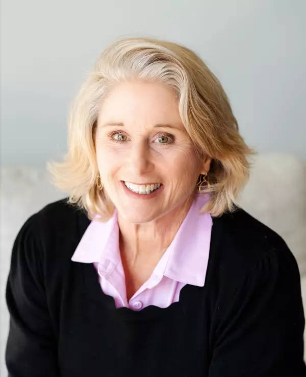 Bevin Headshot Pink Shirt copy