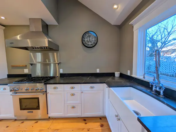 17 Market ST, North Berwick, ME 03906