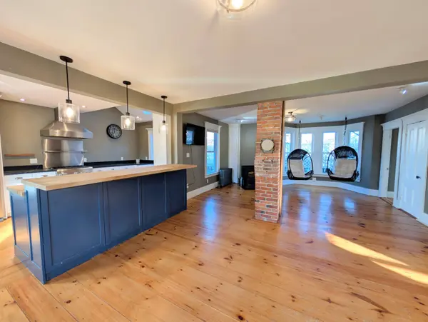 17 Market ST, North Berwick, ME 03906