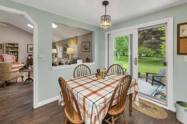 8 Toftree LN, Dover, NH 03820