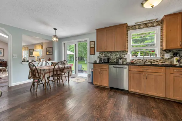 8 Toftree LN, Dover, NH 03820