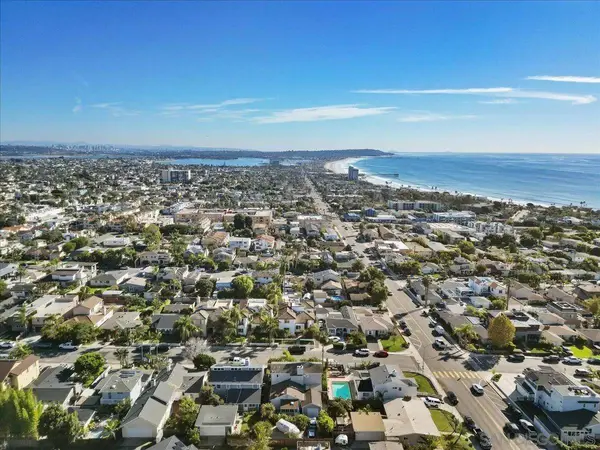 819 Van Nuys St, San Diego, CA 92109