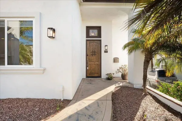 819 Van Nuys St, San Diego, CA 92109