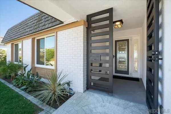 3027 Hunrichs Way, San Diego, CA 92117