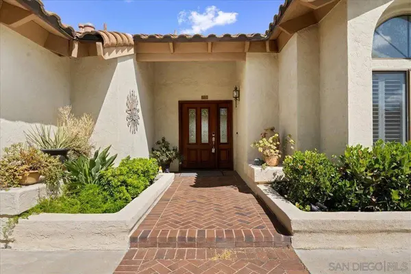 328 Montecito Gln, Esondido, CA 92025