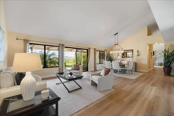 328 Montecito Gln, Esondido, CA 92025