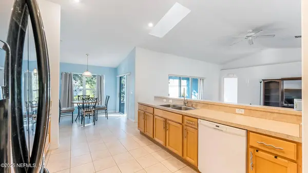 8 WHITE HURST LN, Palm Coast, FL 32164