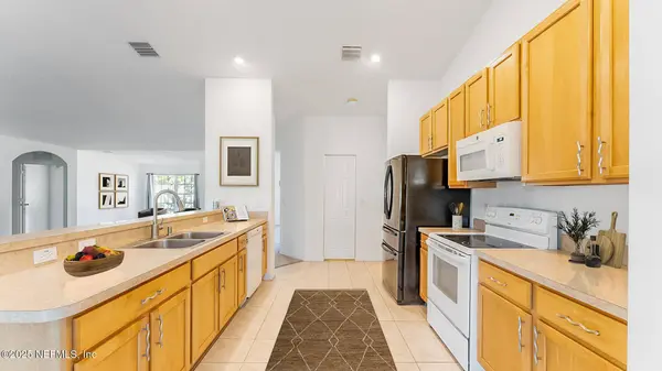 8 WHITE HURST LN, Palm Coast, FL 32164