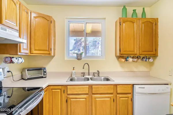 27 SAN PABLO CIR N, Jacksonville Beach, FL 32250