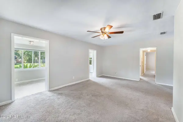 5330 OAK FOREST DR, Jacksonville, FL 32211