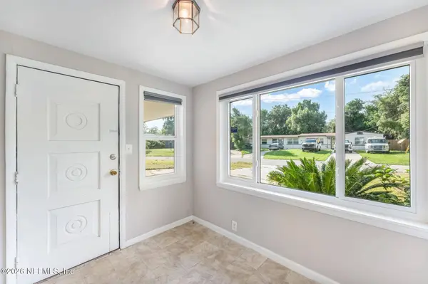5330 OAK FOREST DR, Jacksonville, FL 32211