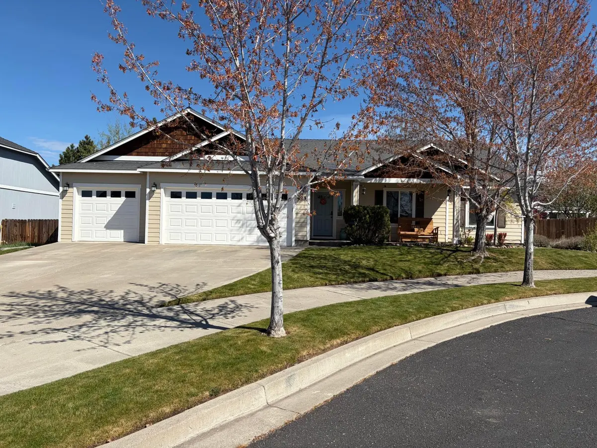 429 NE Petal Ct, Madras, OR 97741-1308