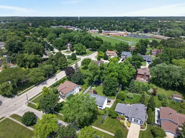 How Walkable is Crystal Lake, IL?