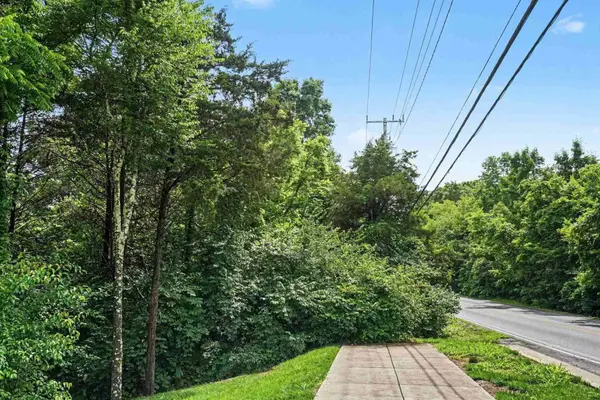 How Walkable is Charlotte Park in Nashville, TN?