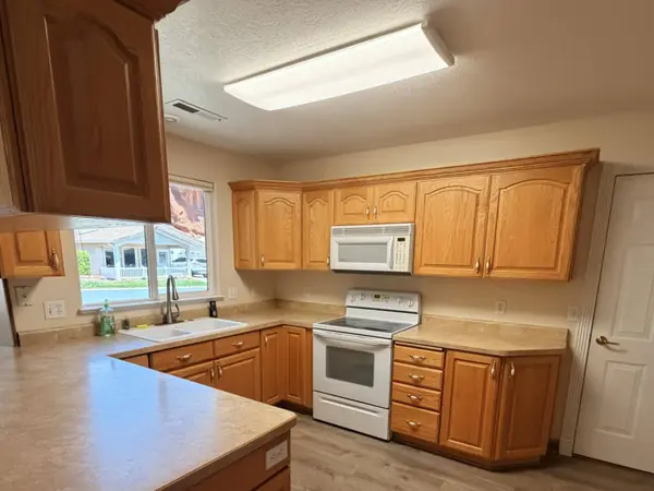 1050 W RED HILLS 89, Washington, UT 84780