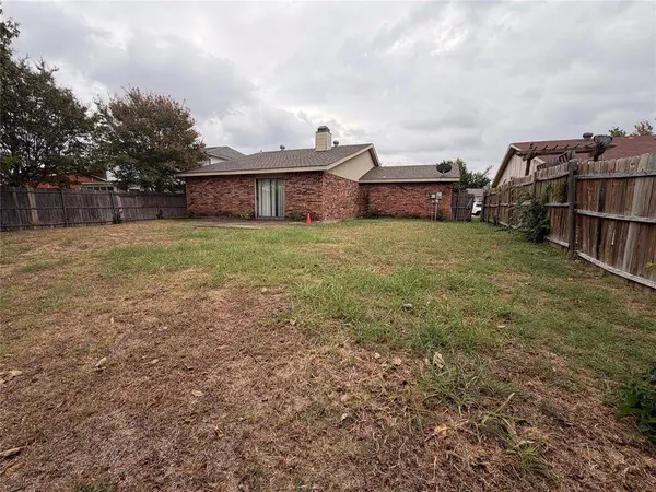 2309 Newbury Drive, Arlington, TX 76014
