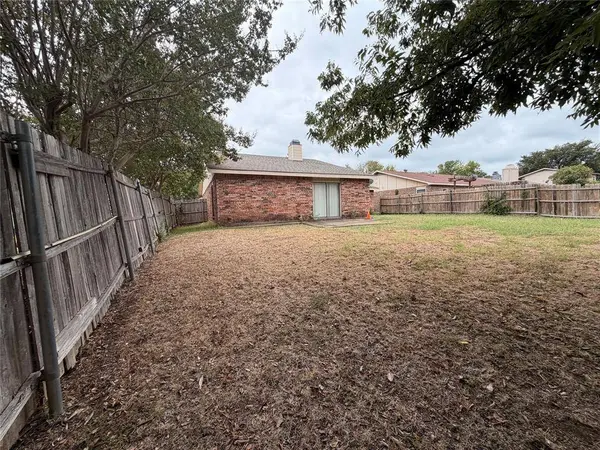 2309 Newbury Drive, Arlington, TX 76014