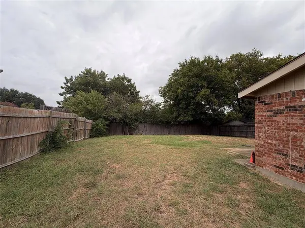 2309 Newbury Drive, Arlington, TX 76014