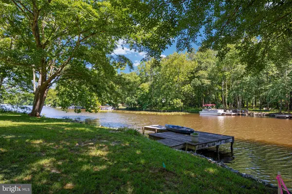 448 LAKE CAROLINE DR