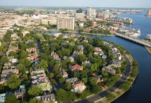 Family Life in Ghent: Schools, Parks, and Community Events,Craig Snyder