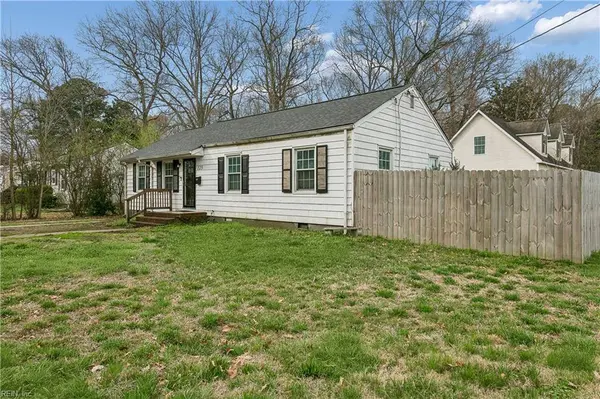 125 Patrician DR, Hampton, VA 23666