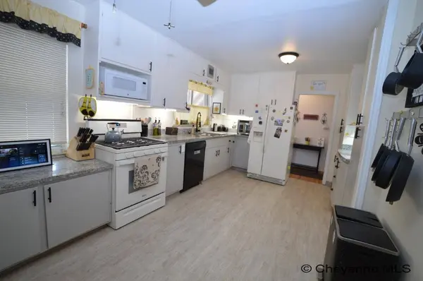 4001 SNYDER AVE, Cheyenne, WY 82001