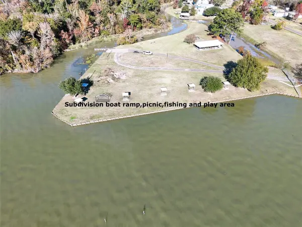 123 HILLTOP, Onalaska, TX 77360