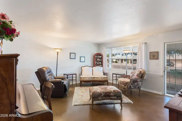 2700 E Mockingbird Drive