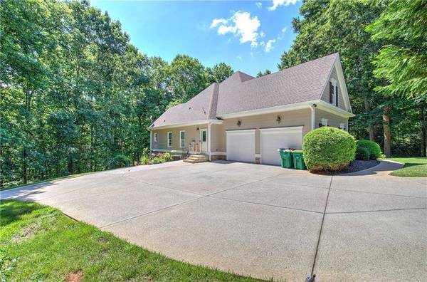 302 Waterfall CT, Canton, GA 30115