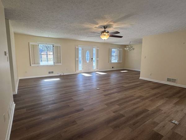 370 Merrydale Dr SW, Marietta, GA 30064-3137