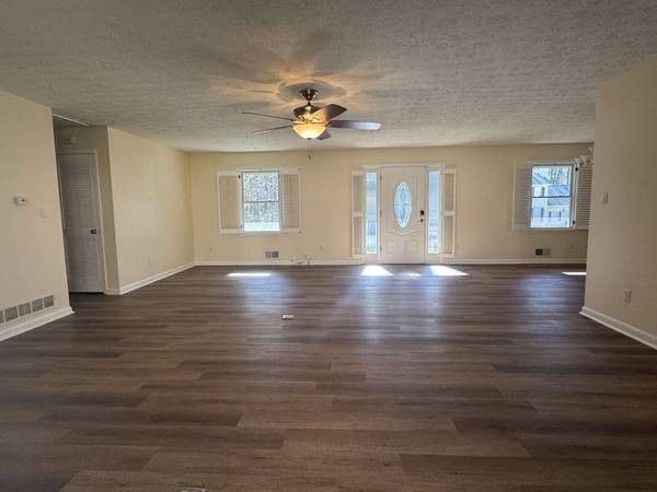 370 Merrydale Dr SW, Marietta, GA 30064-3137