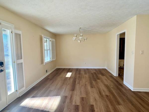 370 Merrydale Dr SW, Marietta, GA 30064-3137