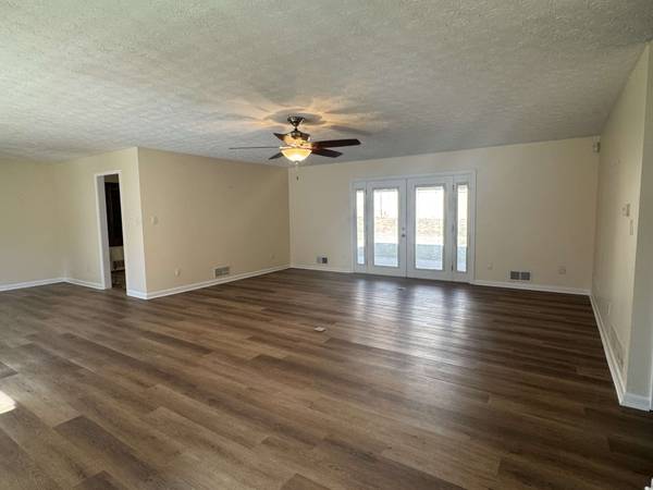 370 Merrydale Dr SW, Marietta, GA 30064-3137