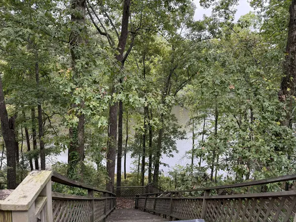 1103 Rock Pointe Look, Woodstock, GA 30188-2296