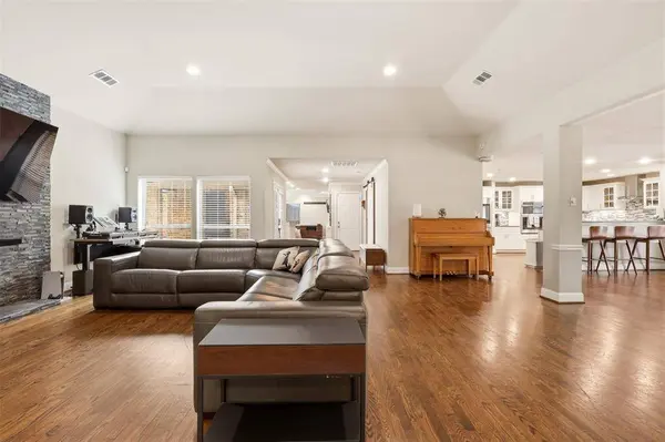 6302 Warm Mist Lane, Dallas, TX 75248