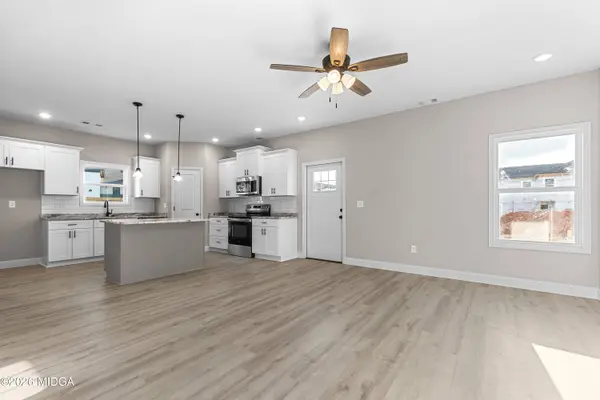 238 Beau Claire Circle, Byron, GA 31008