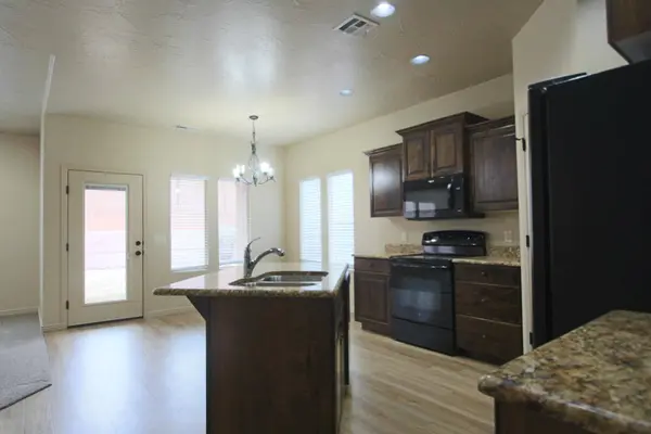 155 E HOLLY Way, Washington, UT 84780