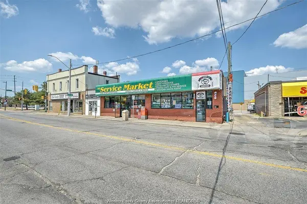 474-492 UNIVERSITY AVE W, Windsor, ON N9A 5P8