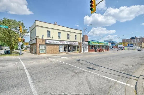 474-492 UNIVERSITY AVE W, Windsor, ON N9A 5P8
