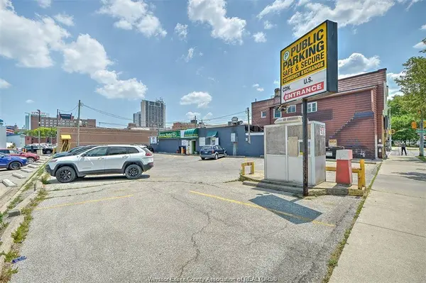 474-492 UNIVERSITY AVE W, Windsor, ON N9A 5P8