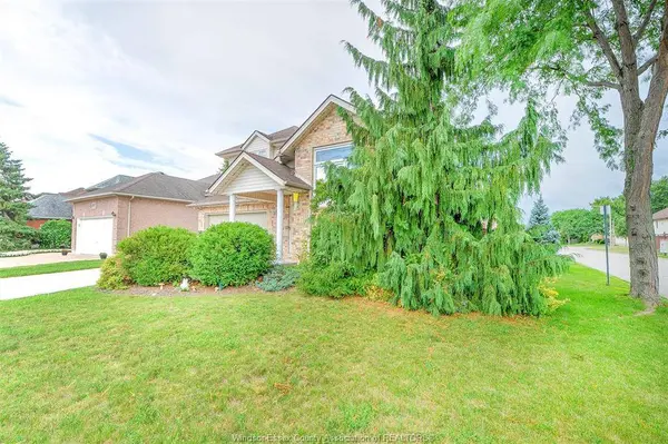1051 CORA GREENWOOD, Windsor, ON N8P 1K2
