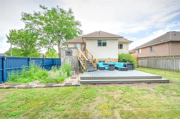1051 CORA GREENWOOD, Windsor, ON N8P 1K2