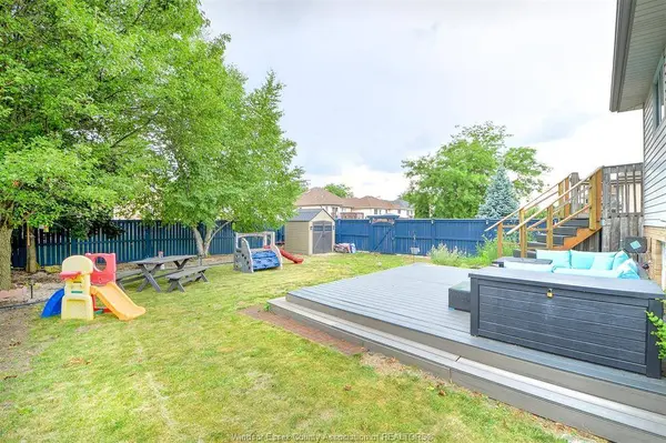 1051 CORA GREENWOOD, Windsor, ON N8P 1K2