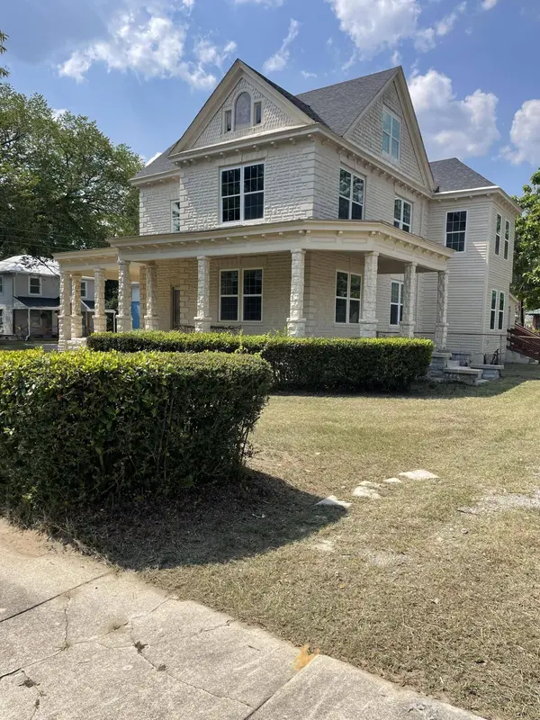 415 W Oakland AVE Avenue
