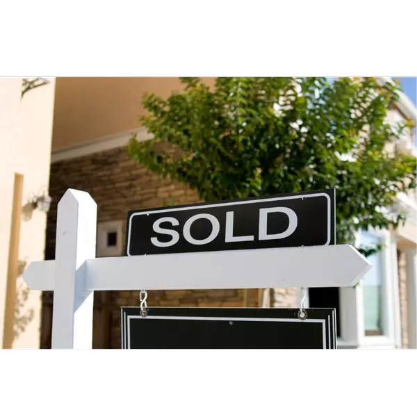 Home Decoration and Interior Design Beige Color Quote Instagram Post with a Kitchen Image (3)